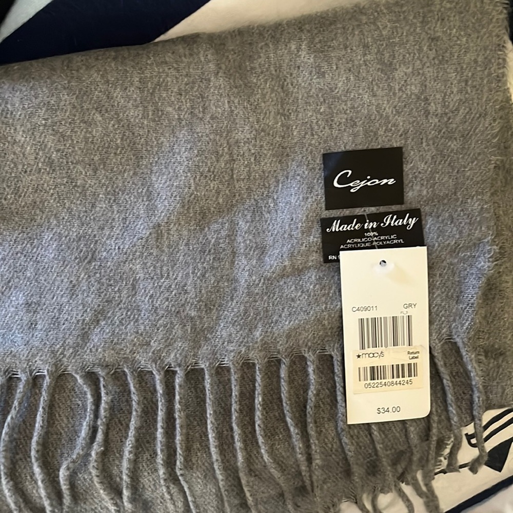NWT! Gray Scarf
